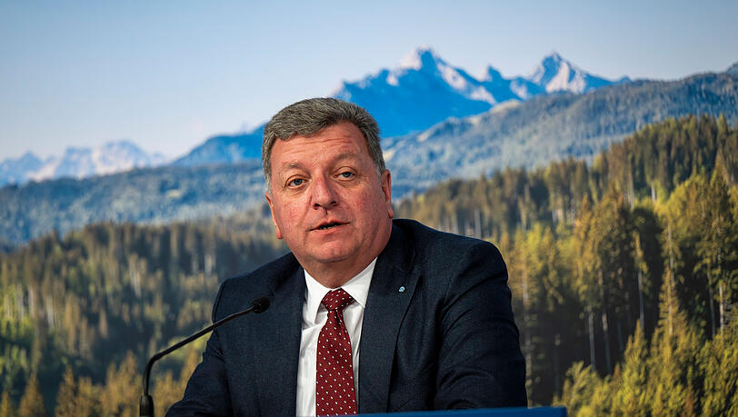 Christian Bernreiter (CSU), Bayerischer Staatsminister für Wohnen, Bau und Verkehr. Christian Bernreiter (CSU), Bayerischer Staatsminister für Wohnen, Bau und Verkehr.