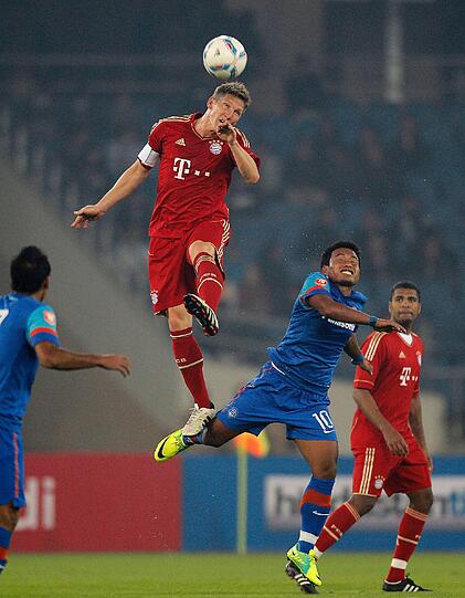 Bayern München hat das Testspiel gegen die Nationalmannschaft von Indien leicht und locker mit 4:0 (4:0) gewonnen. Gomez, Schweinsteiger und Müller trafen für die Münchner. Die Bilder vom Spiel!