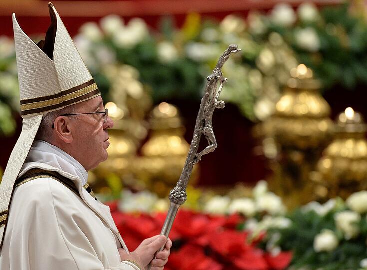 Papst Franziskus feiert im Petersdom in Rom erstmals die Christmette - die Bilder.