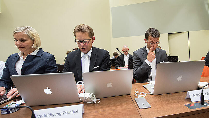 Die Anwälte der Angeklagten Zschäpe, Anja Sturm (l-r), Wolfgang Heer und Wolfgang Stahl. Die Anwälte der Angeklagten Zschäpe, Anja Sturm (l-r), Wolfgang Heer und Wolfgang Stahl.