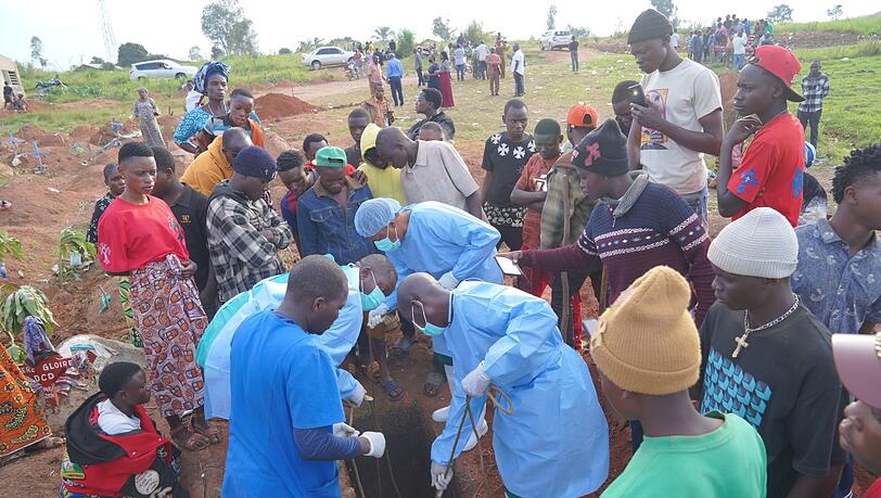 Kinder sind durch das gefährliche Ebola-Fieber besonders hart betroffen. (Archivbild) Kinder sind durch das gefährliche Ebola-Fieber besonders hart betroffen. (Archivbild)