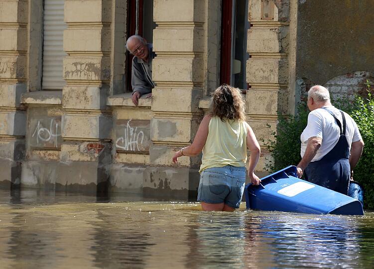 So hoch stand das Wasser der Elbe in Magdeburg noch nie &ndash; und es soll noch weiter steigen. Die Rettungskräfte verteidigen die Deiche auf einer Länge von 20 Kilometern. Wie lange das noch glückt, ist unklar. Die Bilder aus dem überfluteten Magdeburg.