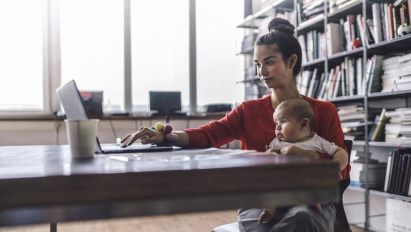 Besonders Mütter arbeiten gern Teilzeit - damit mehr Zeit für die Familie bleibt. In München sind 70 Prozent solcher Stellen mit Frauen besetzt.