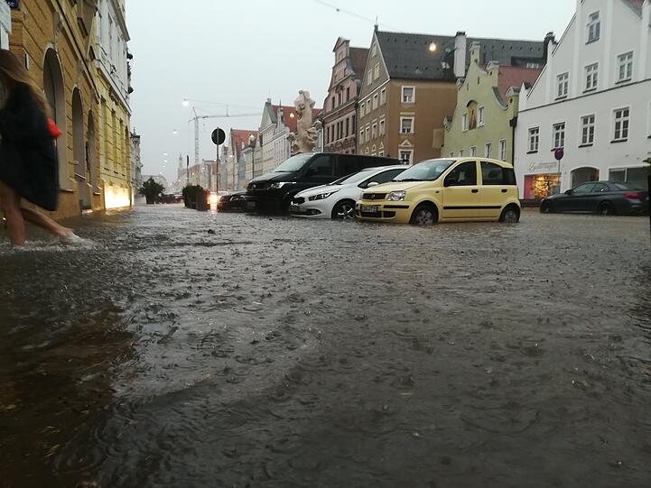 Das Wasser stand knöchelhoch