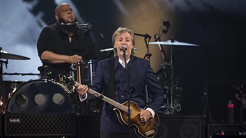 Paul McCartney, Ex-Beatle, tritt während seiner "Got Back"-Tour im MetLife Stadium auf.