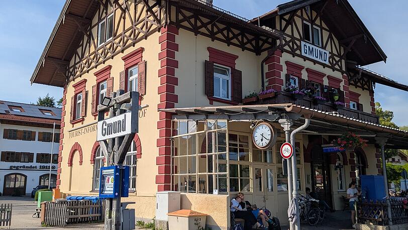 Der Bahnhof in Gmund. Der Bahnhof in Gmund.