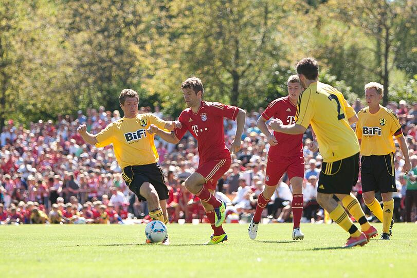 Müller gegen Müller: Thomas kleiner Bruder Simon spielt beim FC Pähl - auf derselben Position wie sein Bruder bei den Bayern.