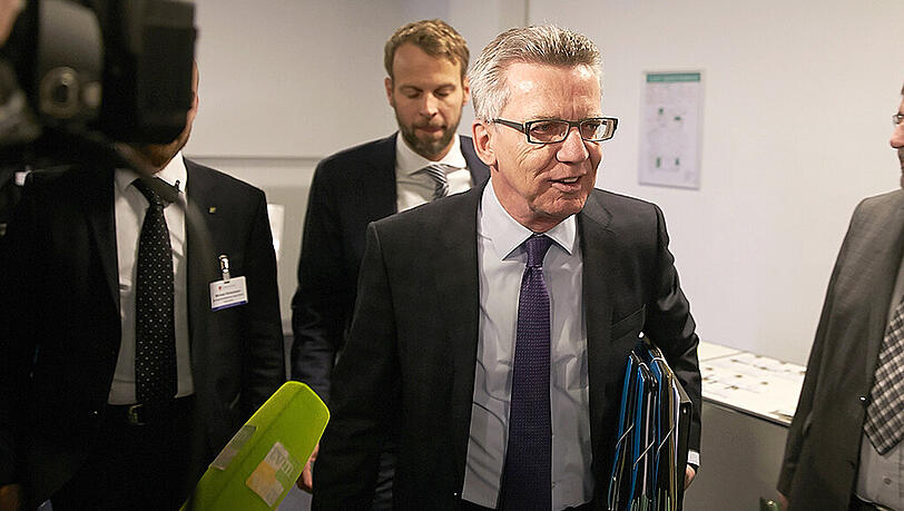 Bundesinnenminister Thomas de Maiziere am Donnerstag bei der Innenminister-Konferenz in Koblenz. Bundesinnenminister Thomas de Maiziere am Donnerstag bei der Innenminister-Konferenz in Koblenz.