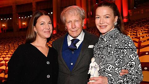 Schauspieler Bernd Herzsprung mit seinen Töchtern Sarah (l.) und Schauspielerin Hannah Herzsprung bei der Verleihung Bayerischer Filmpreis am 19. Januar diesen Jahres im Prinzregententheater in München.