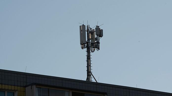 Direkt am Funkmast will Vodafone künftig selbst Windenergie produzieren.
