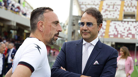 Im Gespräch: Franck Ribéry (l.) und Danilo Iervolino, Klubpräsident von US Salernitana.