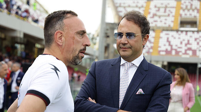 Im Gespräch: Franck Ribéry (l.) und Danilo Iervolino, Klubpräsident von US Salernitana.