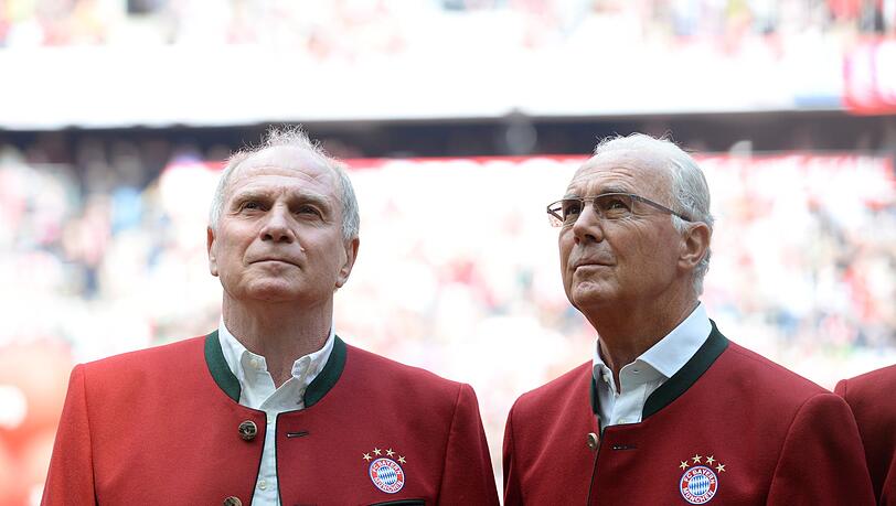 Uli Hoeneß (l) und der FC Bayern würdigen Franz Beckenbauer als die "größte Persönlichkeit" in der Geschichte des Vereins.