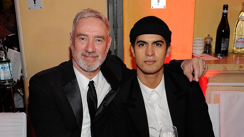 Roland Emmerich und Omar de Soto sind seit 2017 verheiratet Roland Emmerich und Omar de Soto sind seit 2017 verheiratet