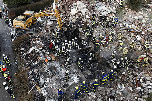 Die Feuerwehr am Ort der Explosion