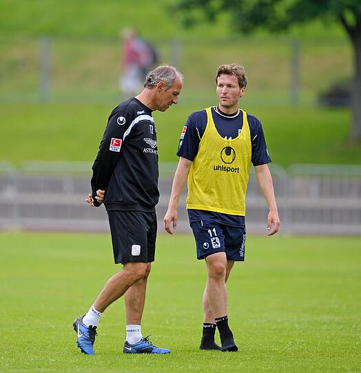 Trainer Reiner Maurer (l.) dürfte mit den bisherigen Leistungen von Benny Lauth zufrieden sein.