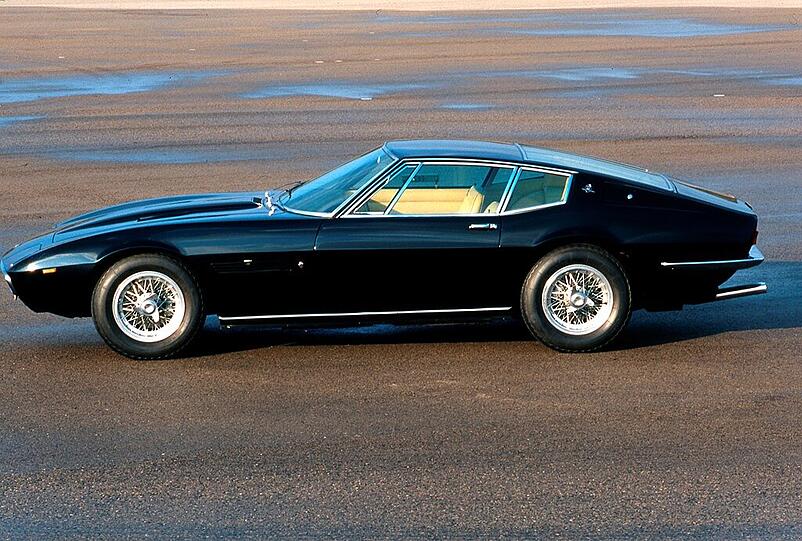 Die Fließheckkarosserie des zweisitzen Ghibli-Coupé hatte Giorgio Giugiaro für die Carrozzeria Ghia entworfen.