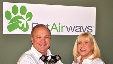 Pet Airways: Dan, Zoe & Hündin Alysa, Foto: Pet Airways Pet Airways: Dan, Zoe & Hündin Alysa, Foto: Pet Airways
