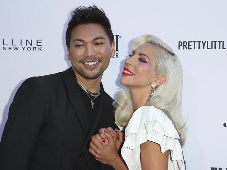 Frederic Aspiras (l) und Lady Gaga bei den Daily Front Row's Fashion Los Angeles Awards im Beverly Hills Hotel.