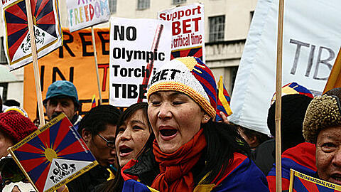 Pro-Tibet-Demonstranten beim olympischen Fackellauf in London.