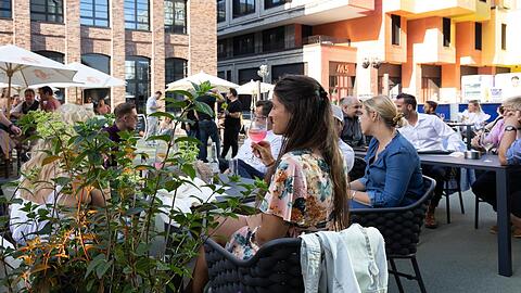 Die urbane Terrasse ist im Sommer gut besucht.