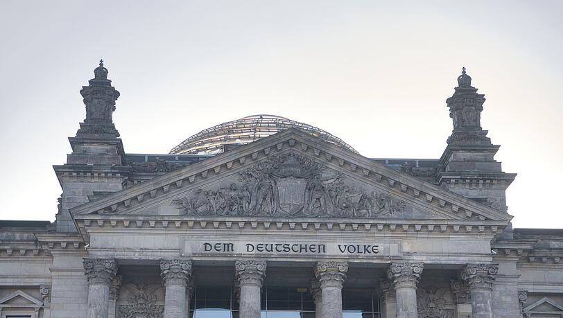 Im zurückliegenden Bundestagswahlkampf tauchten immer wieder Falschnachrichten auf. (Symbolbild)