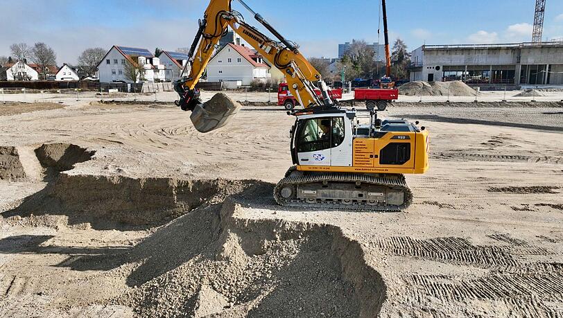DIe Bagger rollen, am Samstag 13.3. k&ouml;nnen auch B&uuml;rger vorbeischauen.