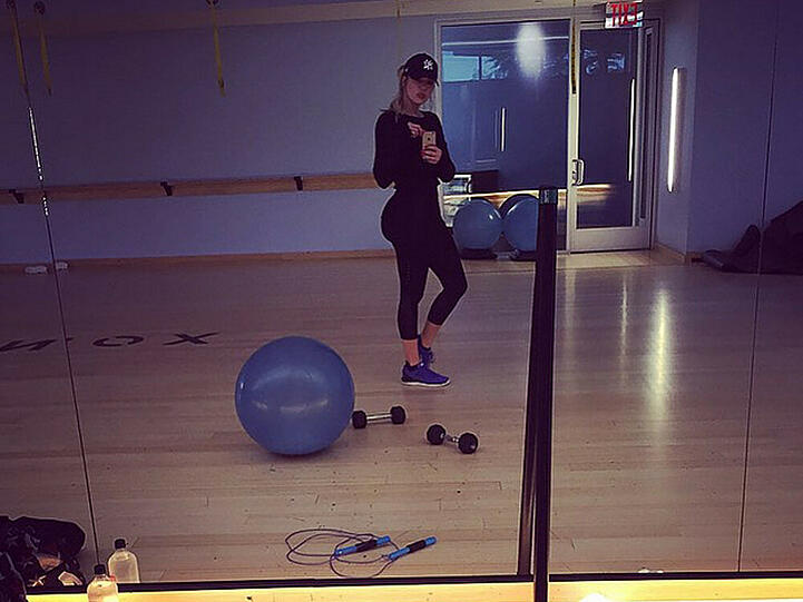 Khloé Kardashian weiß, wie man sich in Form bringt