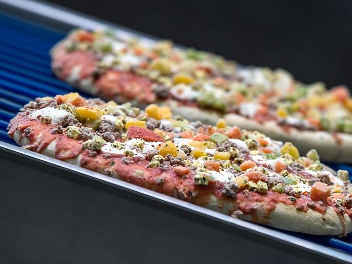 Fertigpizza: Die Zahl der Übergewichtigen steigt, mittlerweile gilt hierzulande jeder zweite Erwachsene als zu dick.