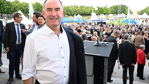 Hubert Aiwanger (Freie W&auml;hler) beim Sommerempfang des Bayerischen Landtags auf Schloss Schlei&szlig;heim.