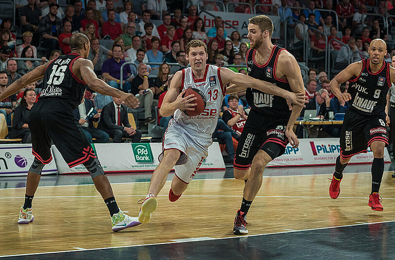 Bamberg lässt dem fränkischen Rivalen aus Würzburg keine Chance.