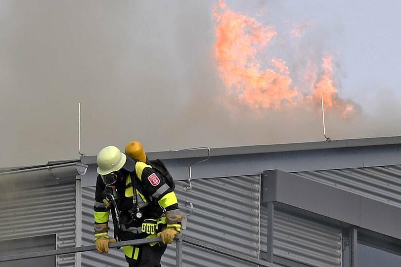 In Fürstenried kam es zum Brand eines Dachstuhls. Im Erdgeschoss des Gebäudes befindet sich eine Polizeiwache.