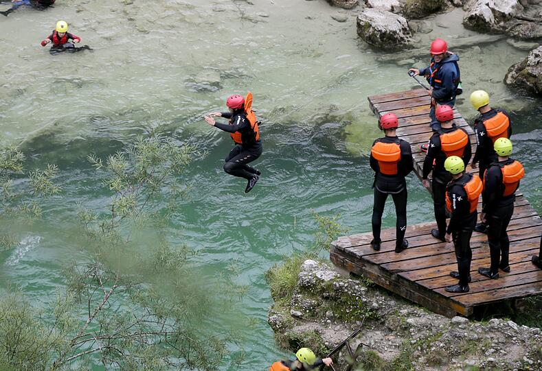 Volle Action! Die Löwen hatten sichtlich Spaß beim Wildwasser-Rafting auf der Salzach.