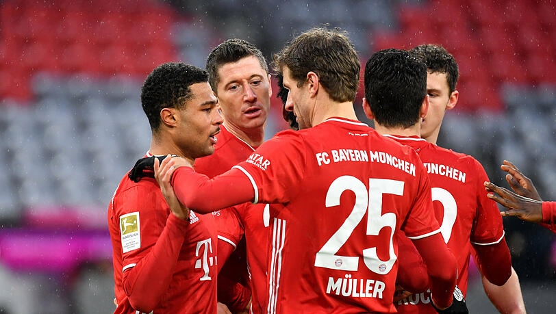 So wie hier nach Serge Gnabrys (links) Treffer zum 4:1 gegen die TSG 1899 Hoffenheim wollen die Profis des FC Bayern auch bei der Klub-WM jubeln.