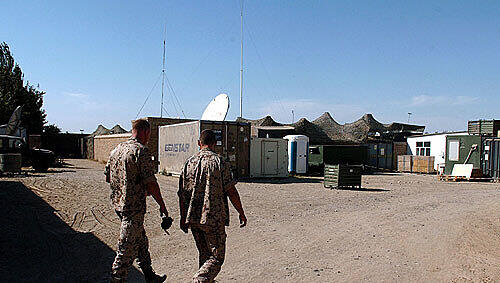 Gehen oder bleiben? Bundeswehr in Afghanistan Gehen oder bleiben? Bundeswehr in Afghanistan