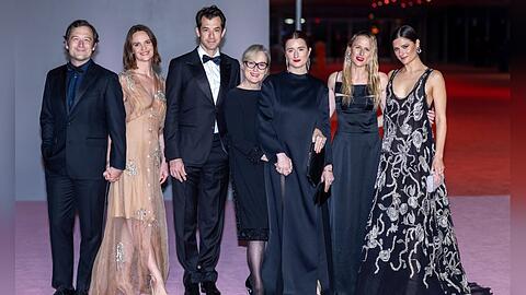 Von links: Henry Wolfe, Tamryn Storm Hawker, Mark Ronson, Meryl Streep, Grace Gummer, Mamie Gummer und Louisa Jacobson.