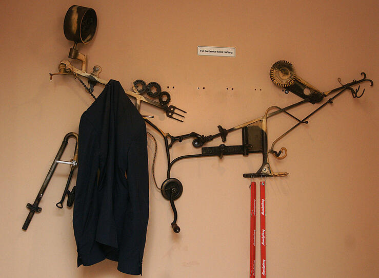 Diese Garderobe wurde 1984 gebaut &ndash; von einem Bekannten Konstantin Weckers.
