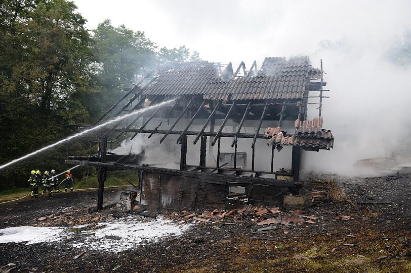 Rund 60 Feuerwehrleute waren bei dem Brand im Einsatz.