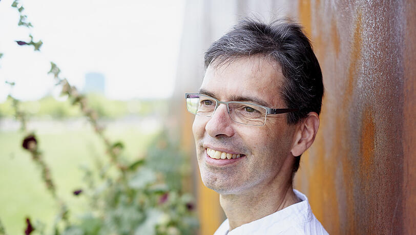 Der 59-jährige Physiker aus Berlin war bis 2005 Redakteur beim "Tagesspiegel". Thomas de Padova schrieb Bücher über Albert Einstein und die Schwerkraft (2015) oder den Aufbruch der Mathematik in der Renaissance (2021). Der 59-jährige Physiker aus Berlin war bis 2005 Redakteur beim "Tagesspiegel". Thomas de Padova schrieb Bücher über Albert Einstein und die Schwerkraft (2015) oder den Aufbruch der Mathematik in der Renaissance (2021).