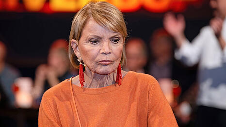 Uschi Glas wurde von einer Kollegin beleidigt. "Da war ich von Socken", gesteht die Schauspielerin.