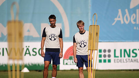 Hat seinen Vertrag beim TSV 1860 verl&auml;ngert: Damjan Dordan (links), hier mit Fabio Wagner.