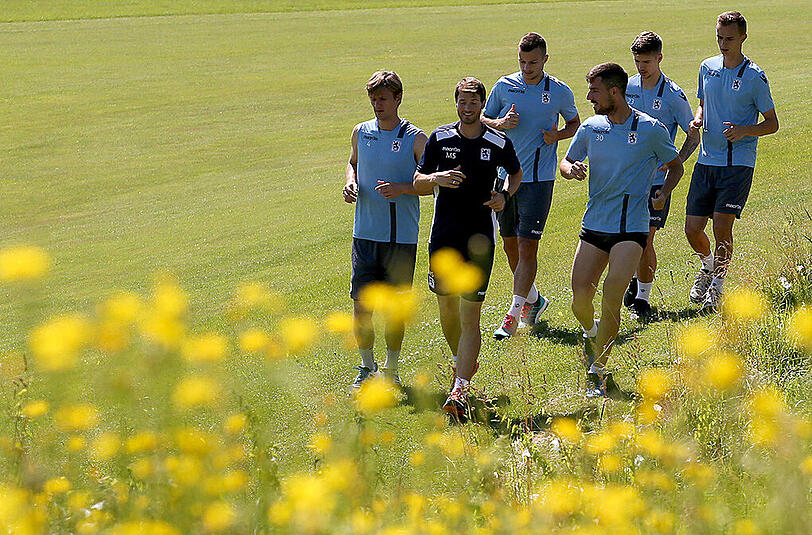 Sehenswert: Aktive und passive Erholung an Tag vier im Trainingslager des TSV 1860 in Bad Waltersdorf. Die Bilder.