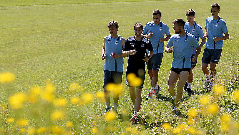 Sehenswert: Aktive und passive Erholung an Tag vier im Trainingslager des TSV 1860 in Bad Waltersdorf. Die Bilder. Sehenswert: Aktive und passive Erholung an Tag vier im Trainingslager des TSV 1860 in Bad Waltersdorf. Die Bilder.