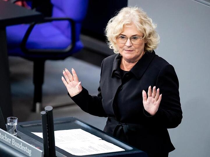 Bundesjustizministerin Christine Lambrecht. Die Bundesregierung will die Verbraucher rasch per Gesetz gegen Abzocke und Kostenfallen schützen.