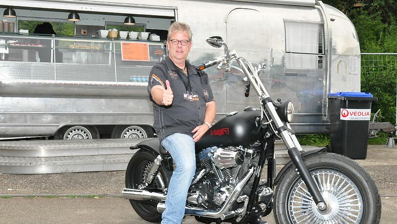 Bernd Benner (529, Inhaber einer Werbeagentur, auf seiner umgebauten Street Bob. Bernd Benner (529, Inhaber einer Werbeagentur, auf seiner umgebauten Street Bob.