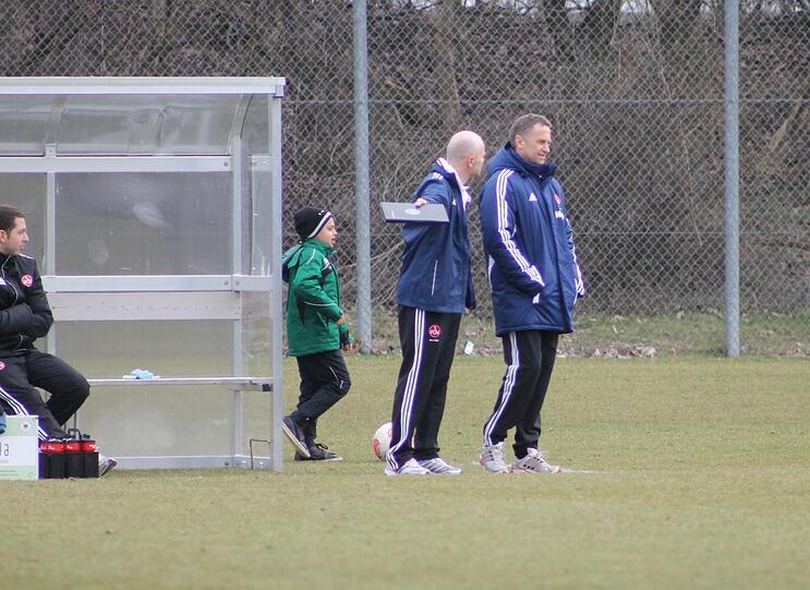 Das Trainer-Gespann der Club-A-Junioren Michael Bischoff (links) und Rainer Zietsch steckt nach der Bayern-Niederlage wieder stark im Abstiegskampf.