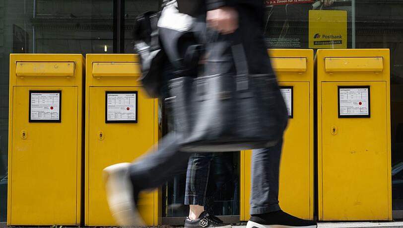 Hier stehen vier Briefkästen nebeneinander, anderswo sind sie spärlicher präsent.