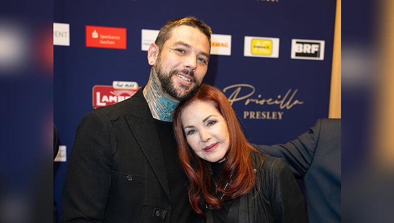 Priscilla Presley und ihr Sohn Navarone Garibaldi Garcia in Baesweiler. Priscilla Presley und ihr Sohn Navarone Garibaldi Garcia in Baesweiler.