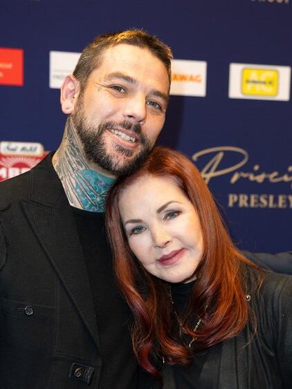 Priscilla Presley und ihr Sohn Navarone Garibaldi Garcia in Baesweiler.