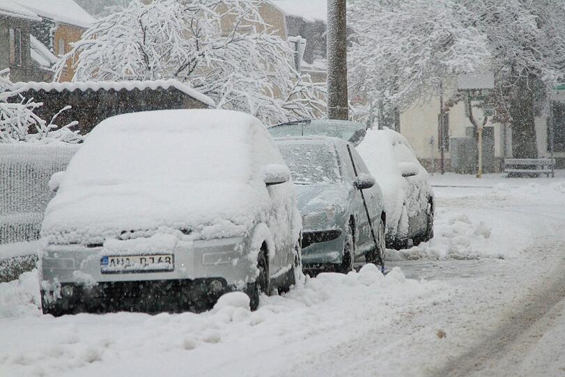 Auch im Erzgebirge hat es geschneit. Hier liegt der Schnee teils schon richtig hoch.